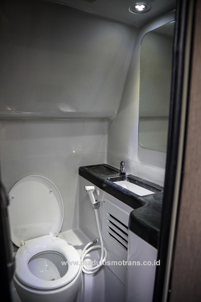 Madu Kismo Sleeper Class